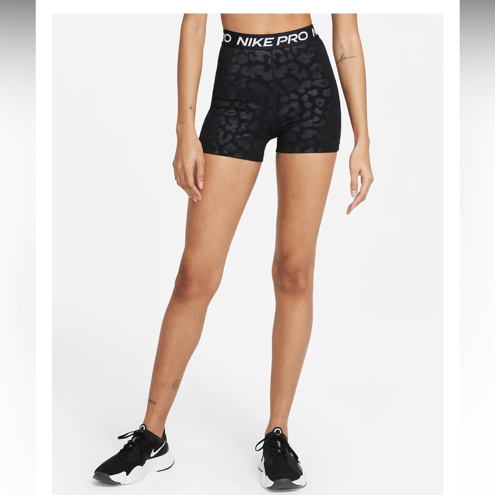 NIKE SHORTS